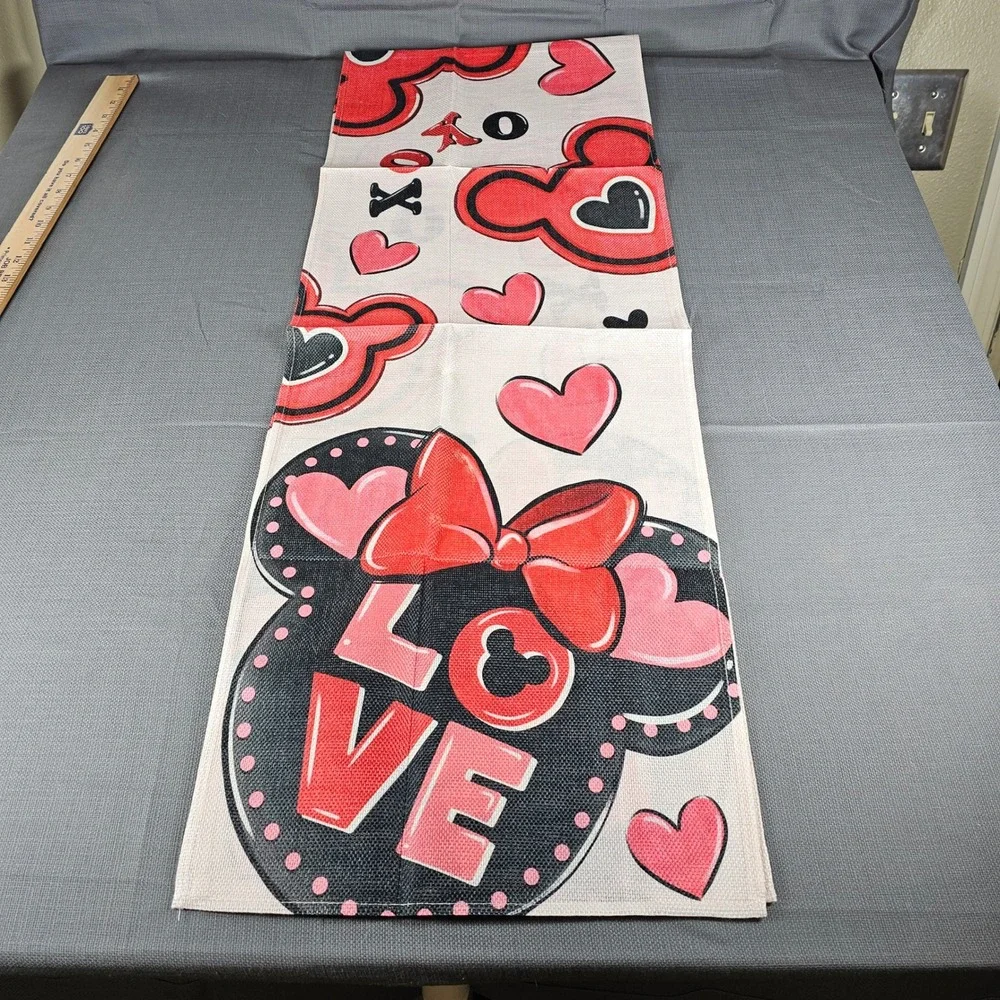 Mouse Ears  Valentines Day Table Runner Love XOXO Hearts 13x72 NEW